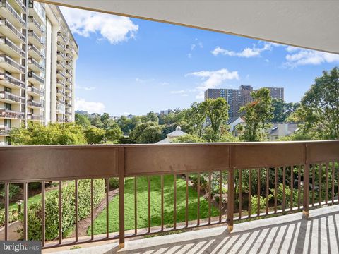 Photo of 5300 Holmes Run Parkway #402, ALEXANDRIA, VA 22304 (MLS # VAAX2050616)