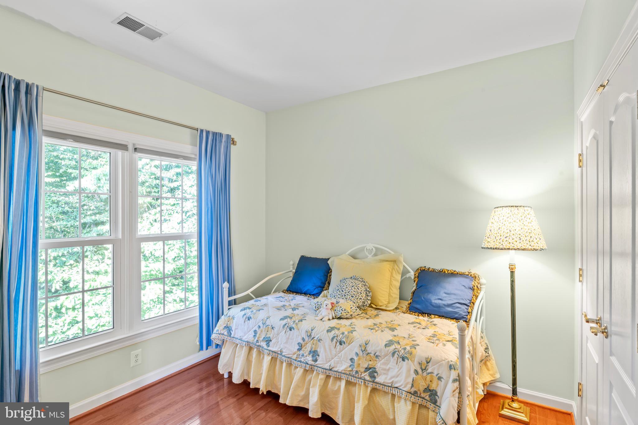 LOWES ISLAND/CASCADES - Residential