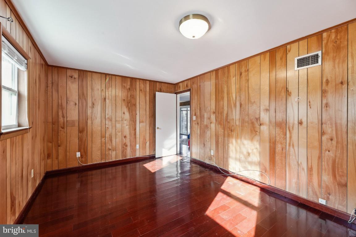 HOLMES RUN WOODS WEST - Residential