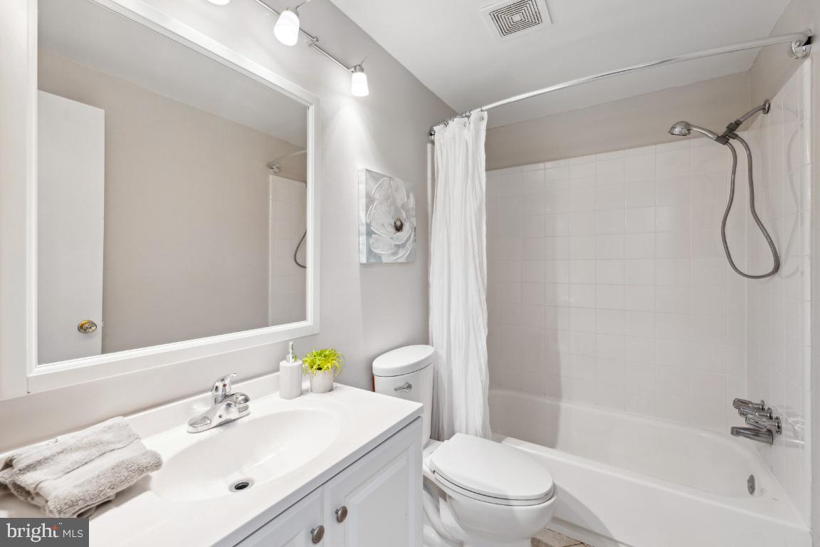 HOLMES RUN WOODS WEST - Residential