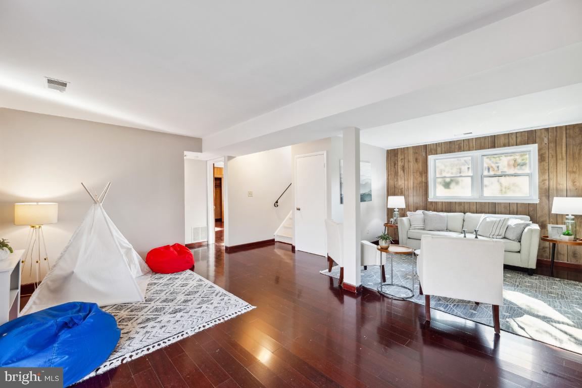 HOLMES RUN WOODS WEST - Residential