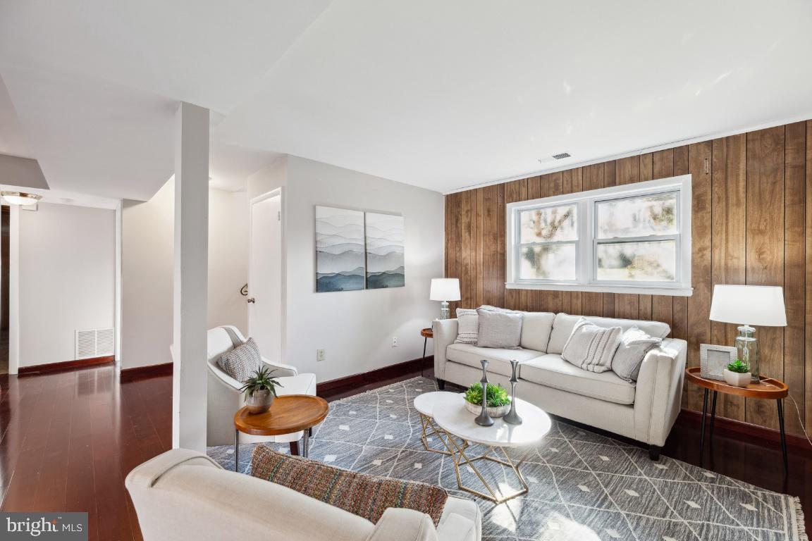 HOLMES RUN WOODS WEST - Residential