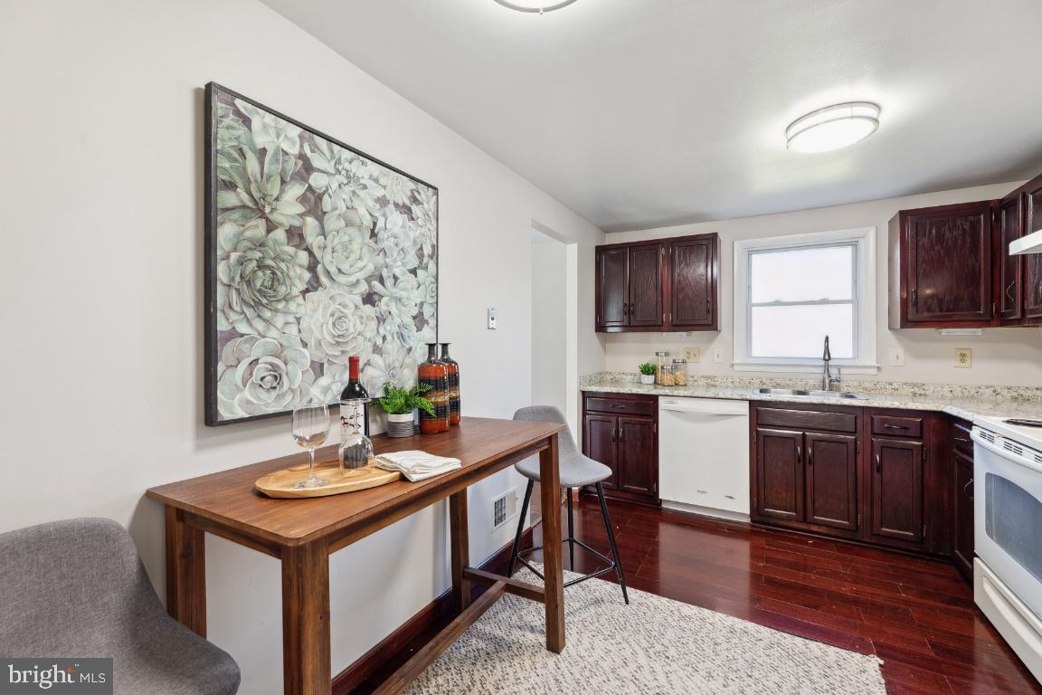 HOLMES RUN WOODS WEST - Residential