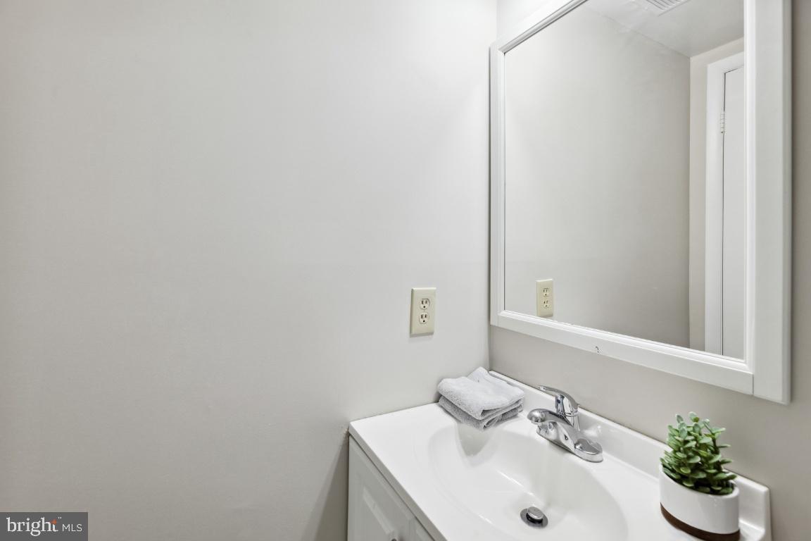 HOLMES RUN WOODS WEST - Residential