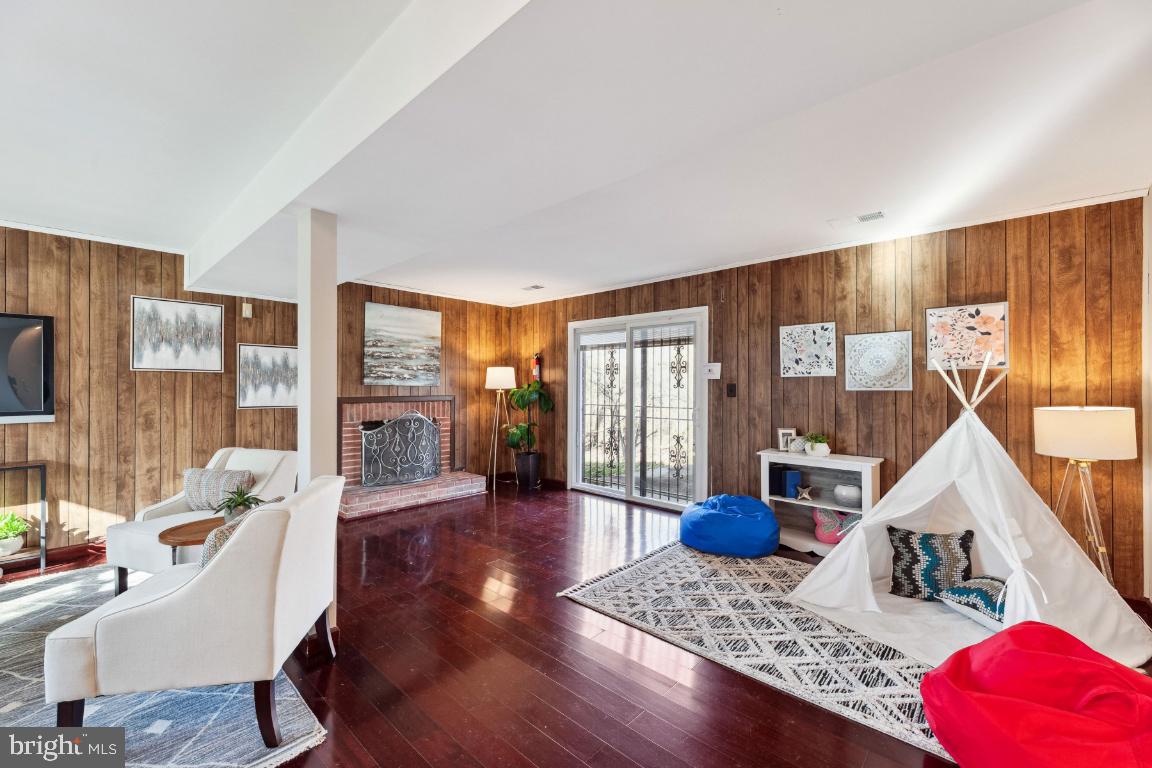 HOLMES RUN WOODS WEST - Residential