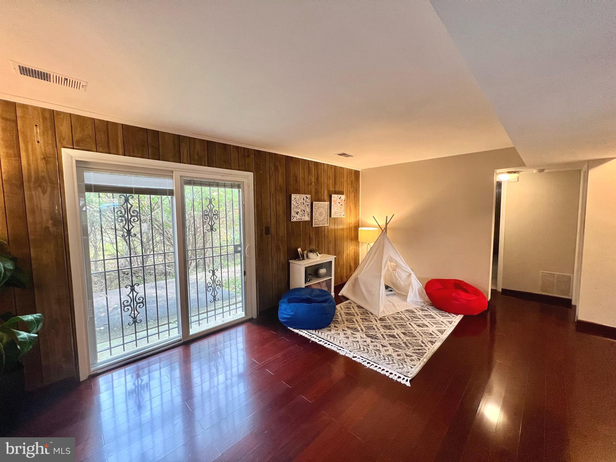 HOLMES RUN WOODS WEST - Residential