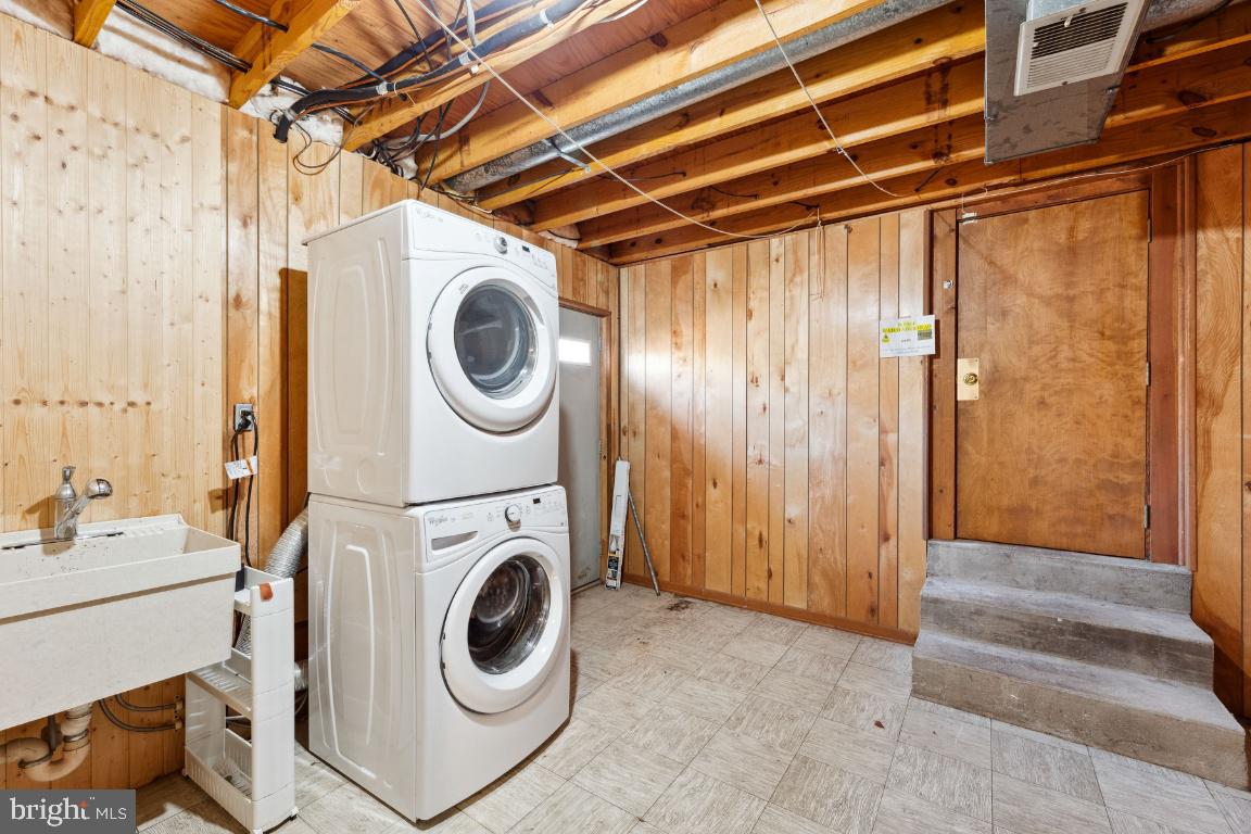 HOLMES RUN WOODS WEST - Residential