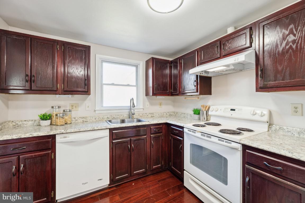 HOLMES RUN WOODS WEST - Residential