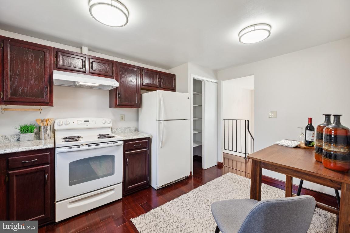 HOLMES RUN WOODS WEST - Residential