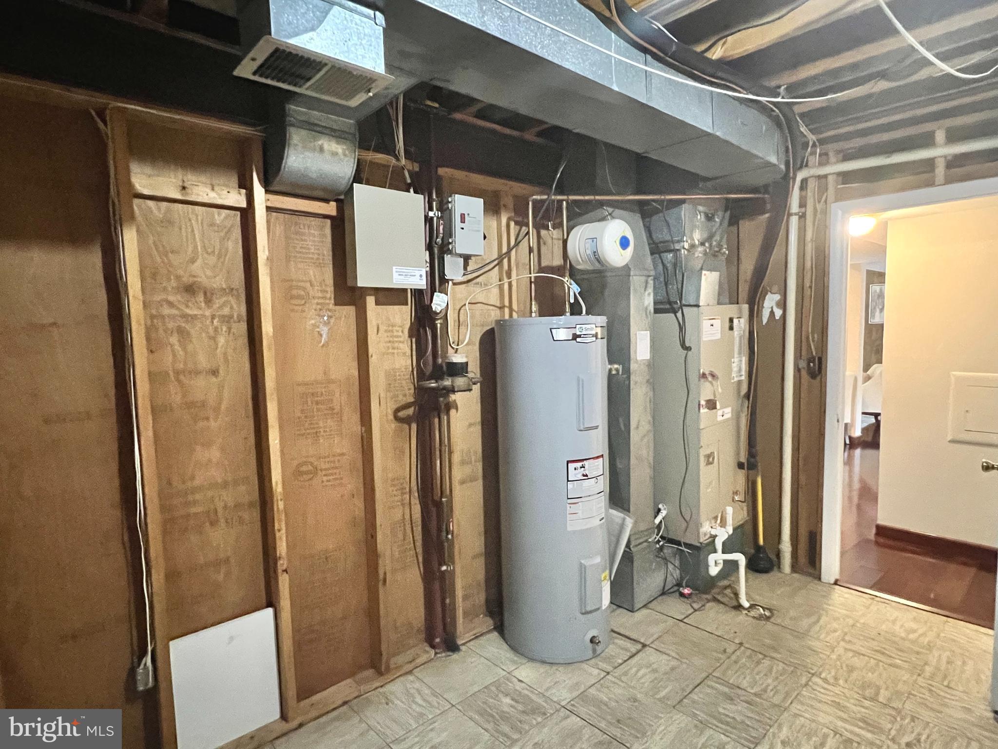 HOLMES RUN WOODS WEST - Residential