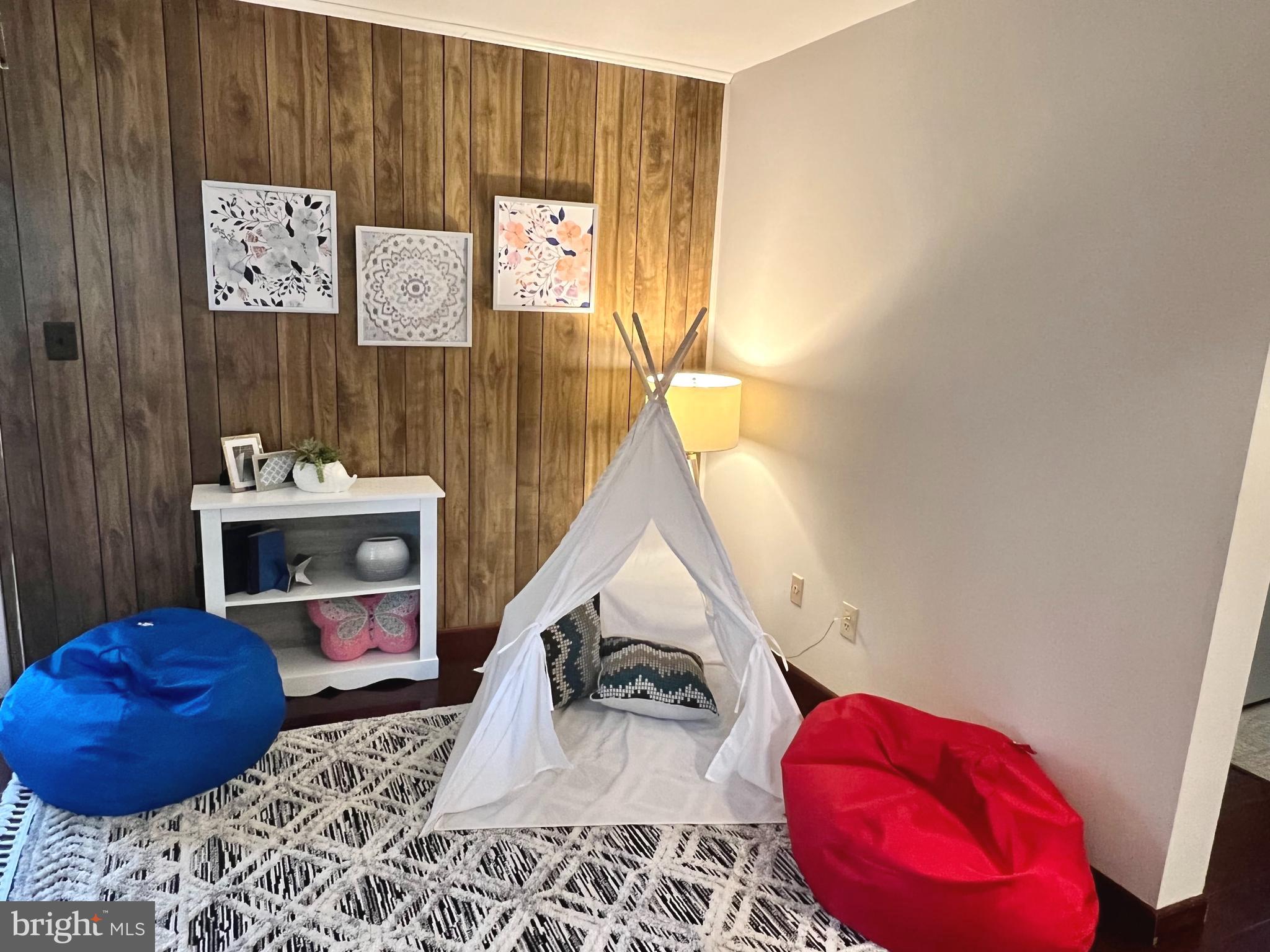 HOLMES RUN WOODS WEST - Residential