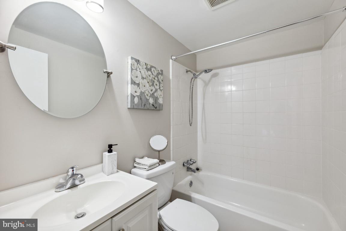 HOLMES RUN WOODS WEST - Residential