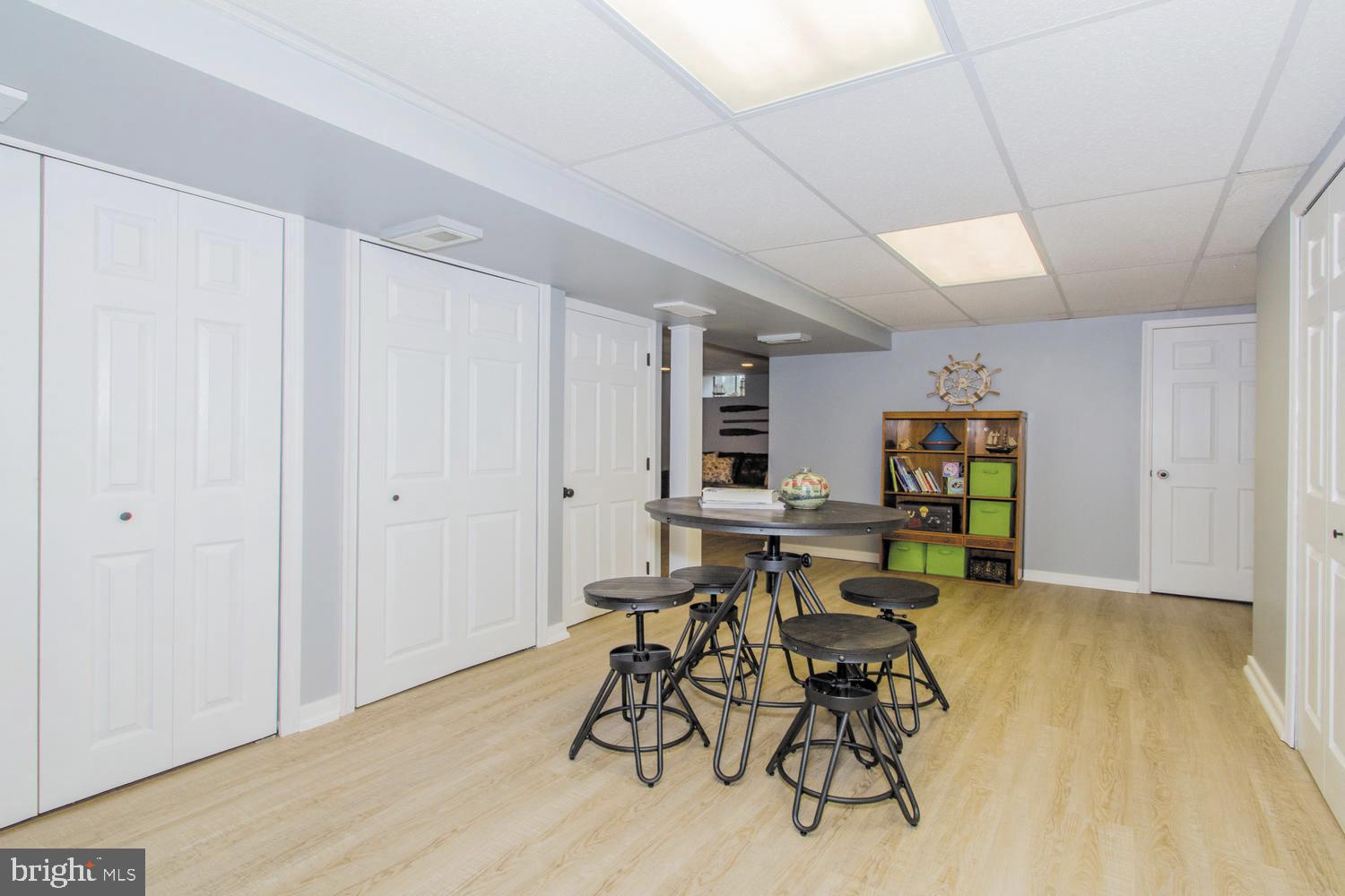 SUNRISE BEACH - Residential