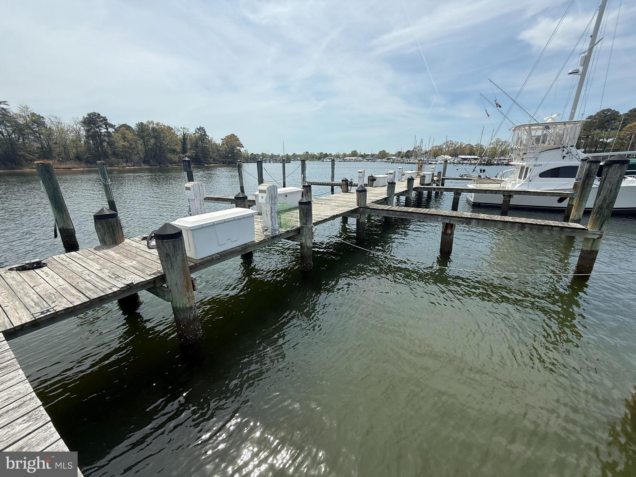 OYSTER BAY CONDOMINIUMS - Residential