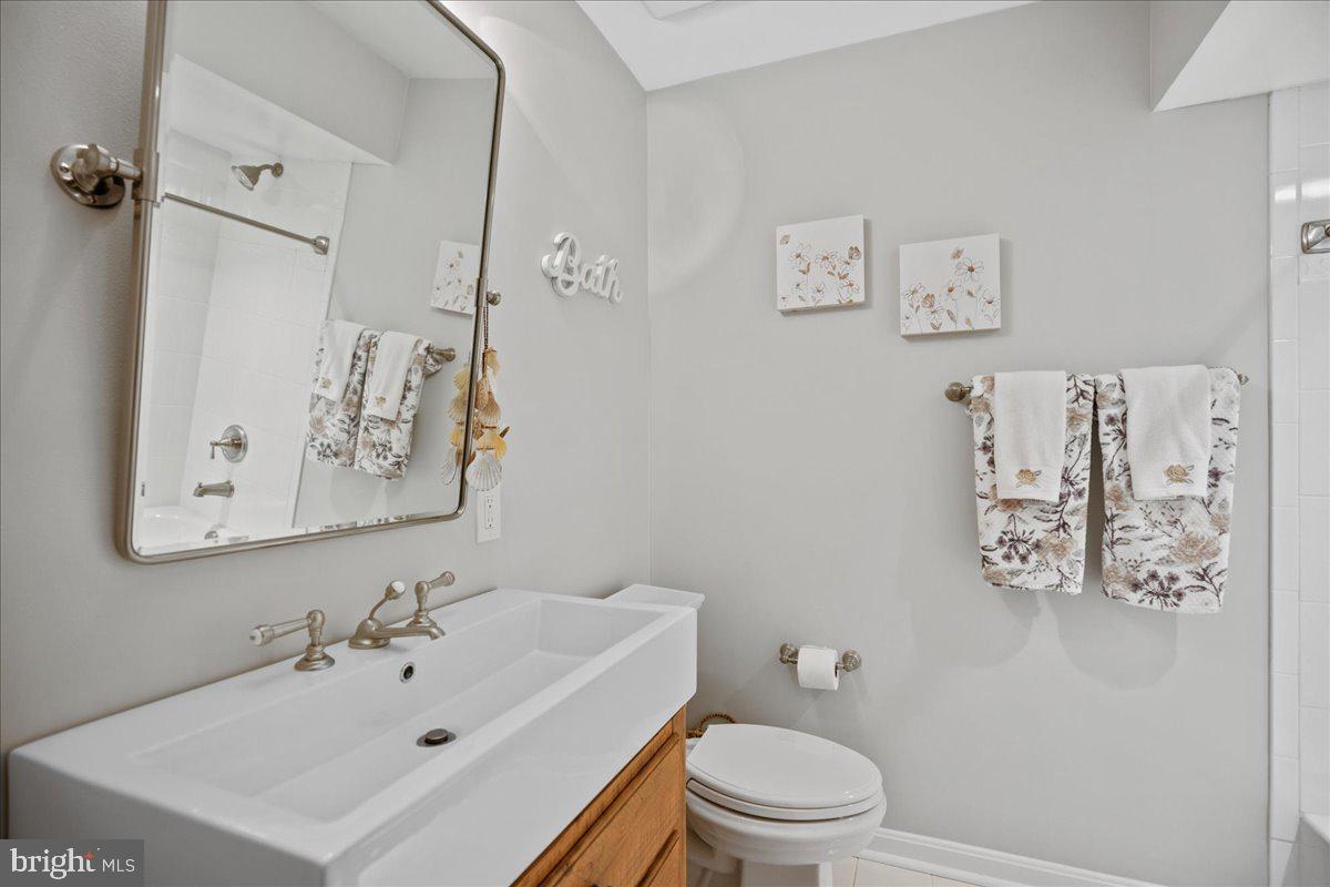 OYSTER BAY CONDOMINIUMS - Residential