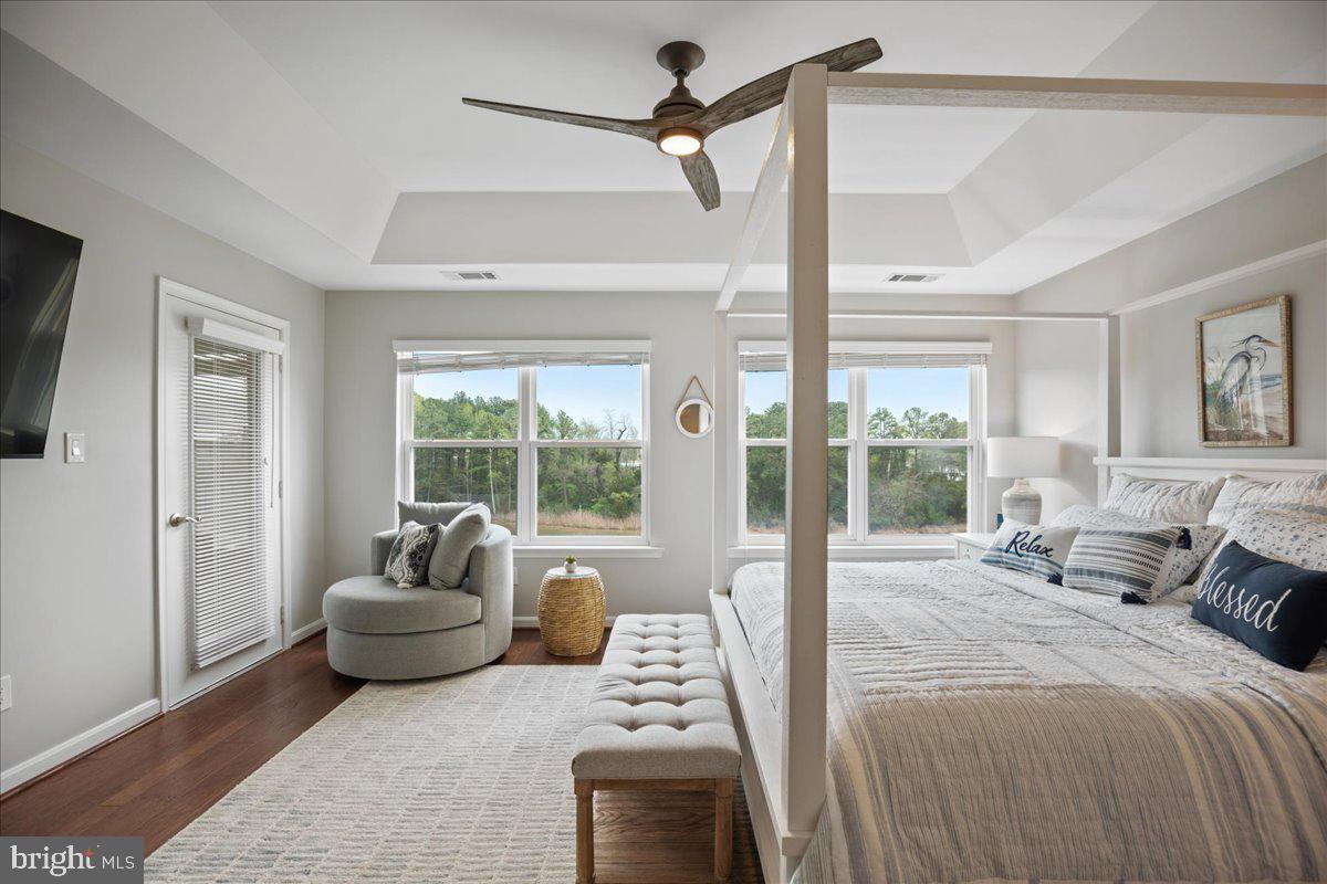 OYSTER BAY CONDOMINIUMS - Residential