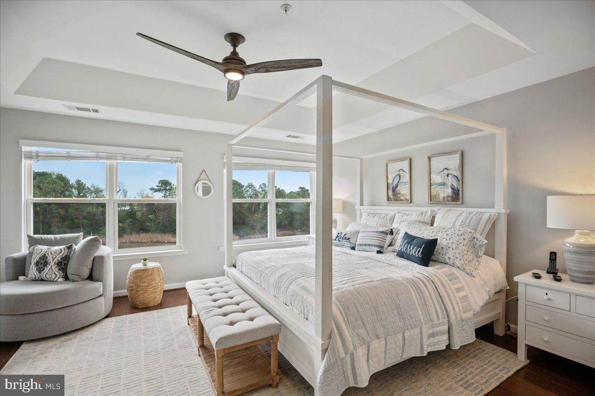 OYSTER BAY CONDOMINIUMS - Residential