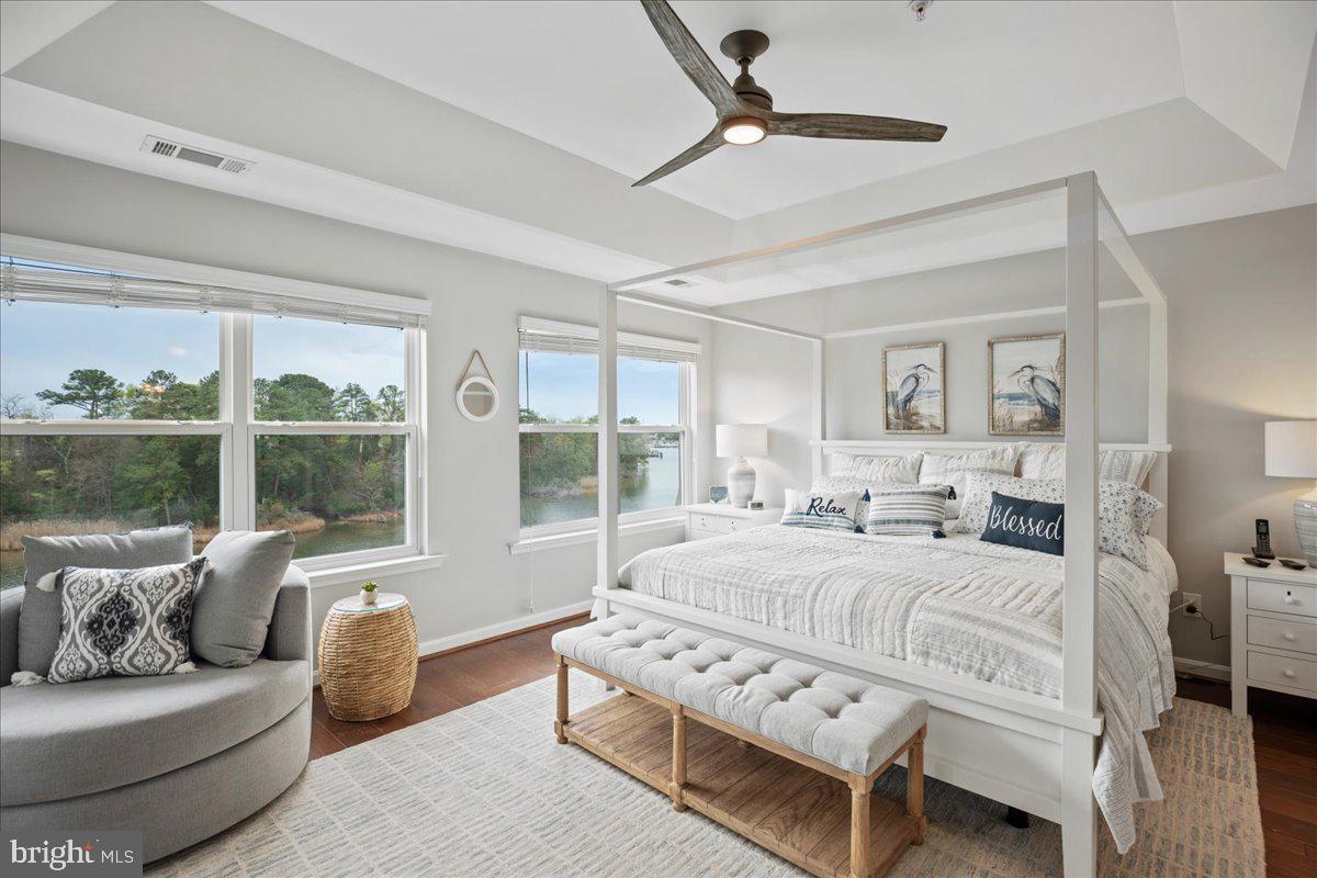 OYSTER BAY CONDOMINIUMS - Residential