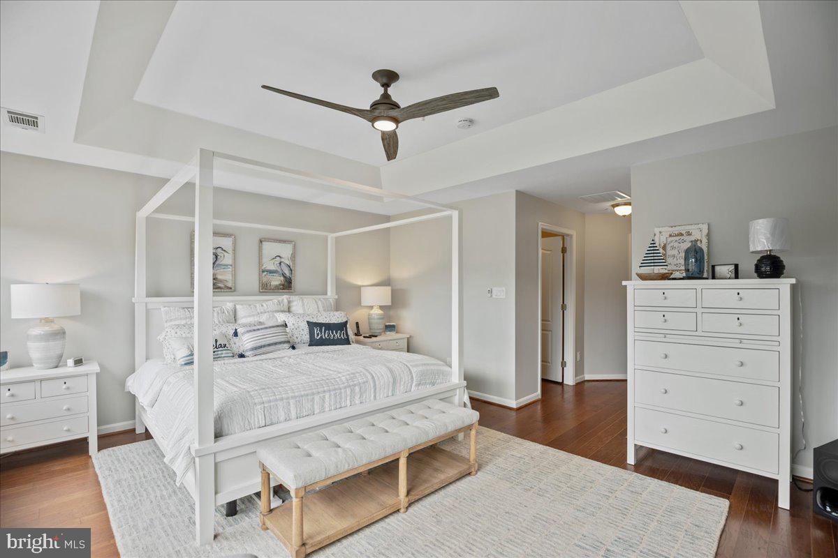 OYSTER BAY CONDOMINIUMS - Residential