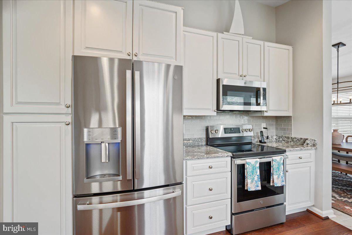 OYSTER BAY CONDOMINIUMS - Residential