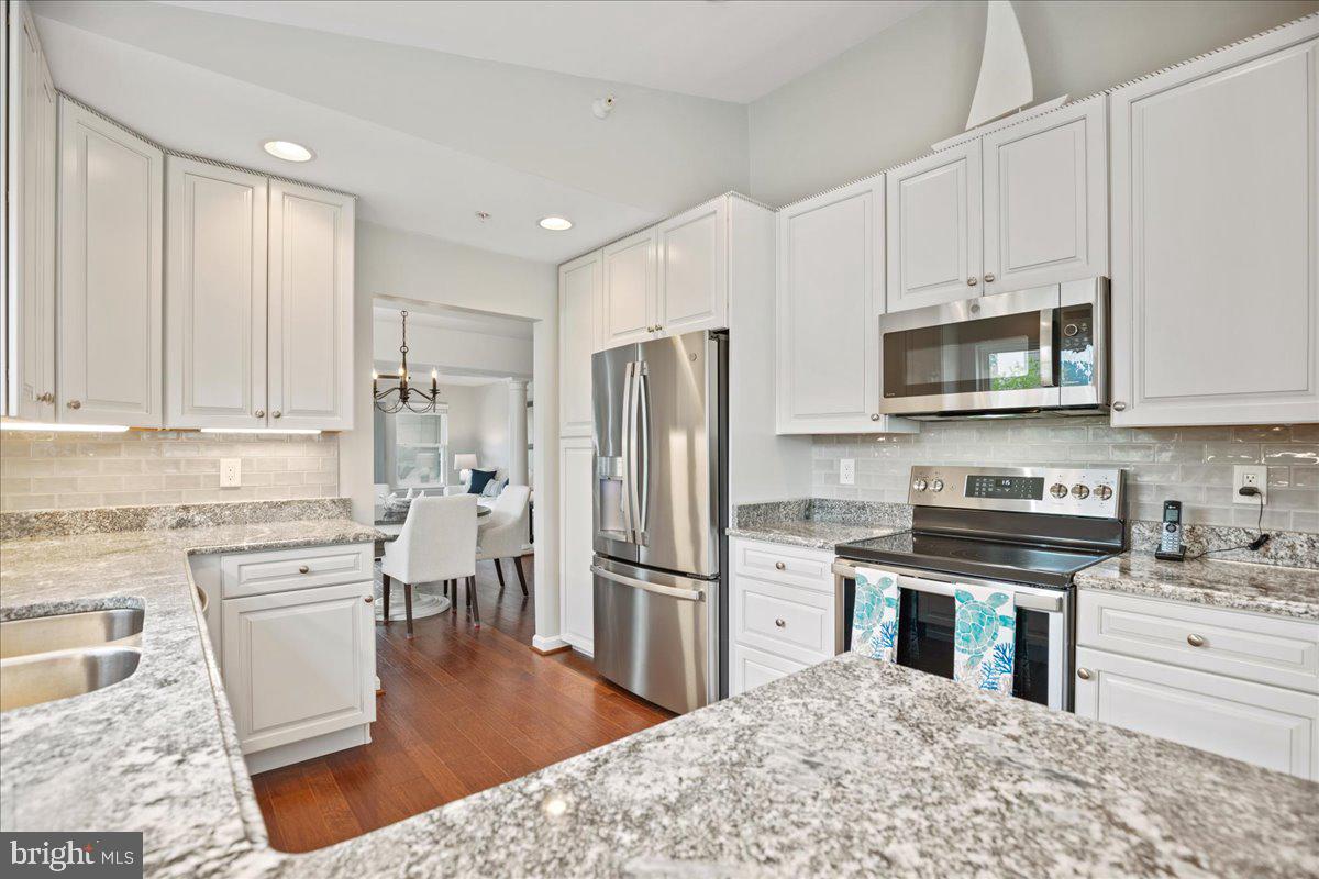 OYSTER BAY CONDOMINIUMS - Residential