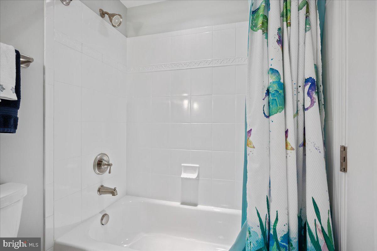 OYSTER BAY CONDOMINIUMS - Residential