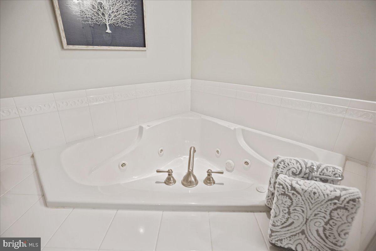 OYSTER BAY CONDOMINIUMS - Residential