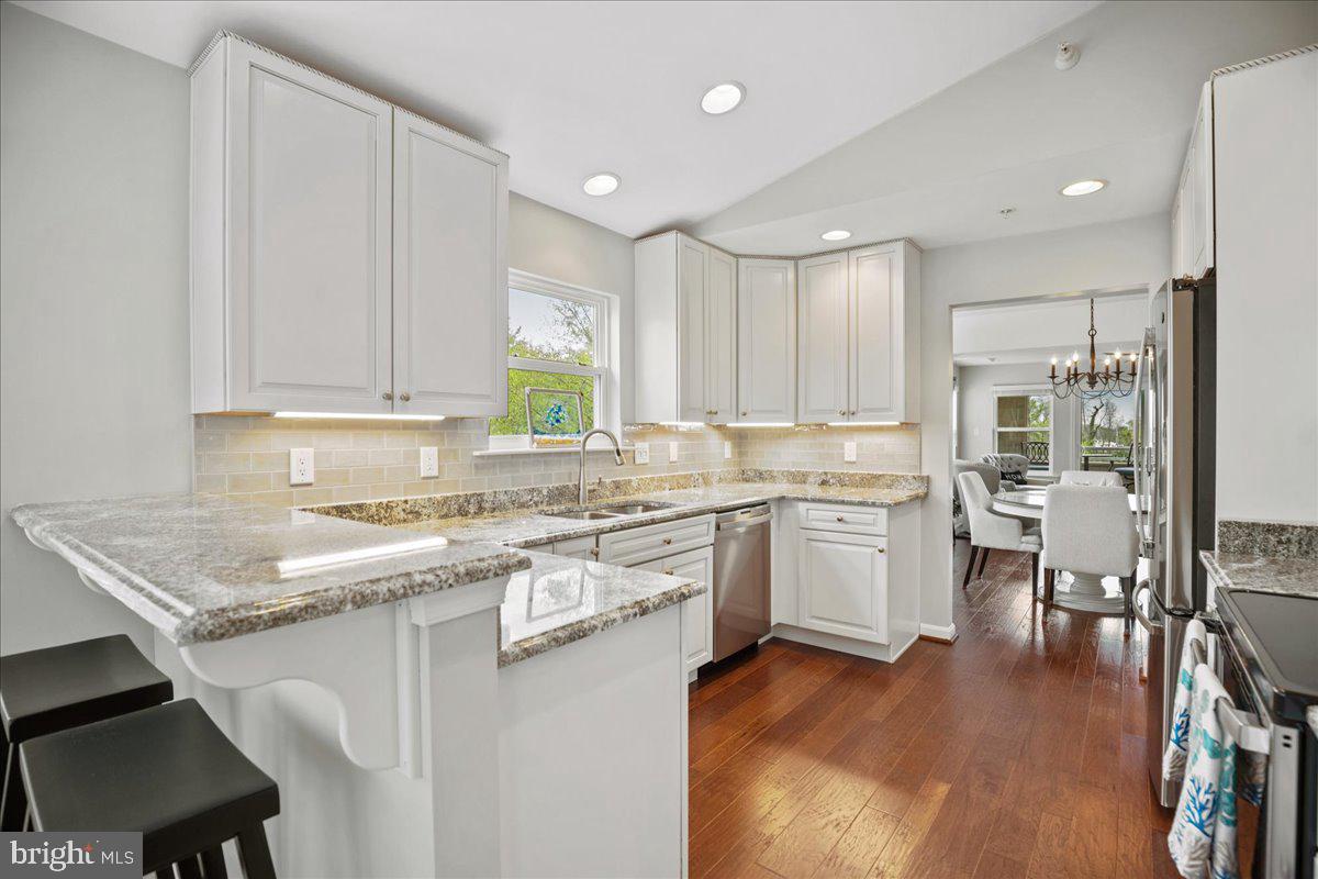 OYSTER BAY CONDOMINIUMS - Residential