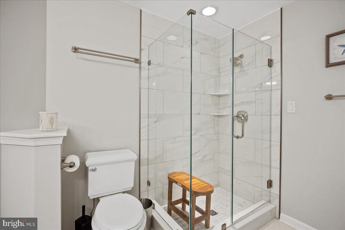 OYSTER BAY CONDOMINIUMS - Residential