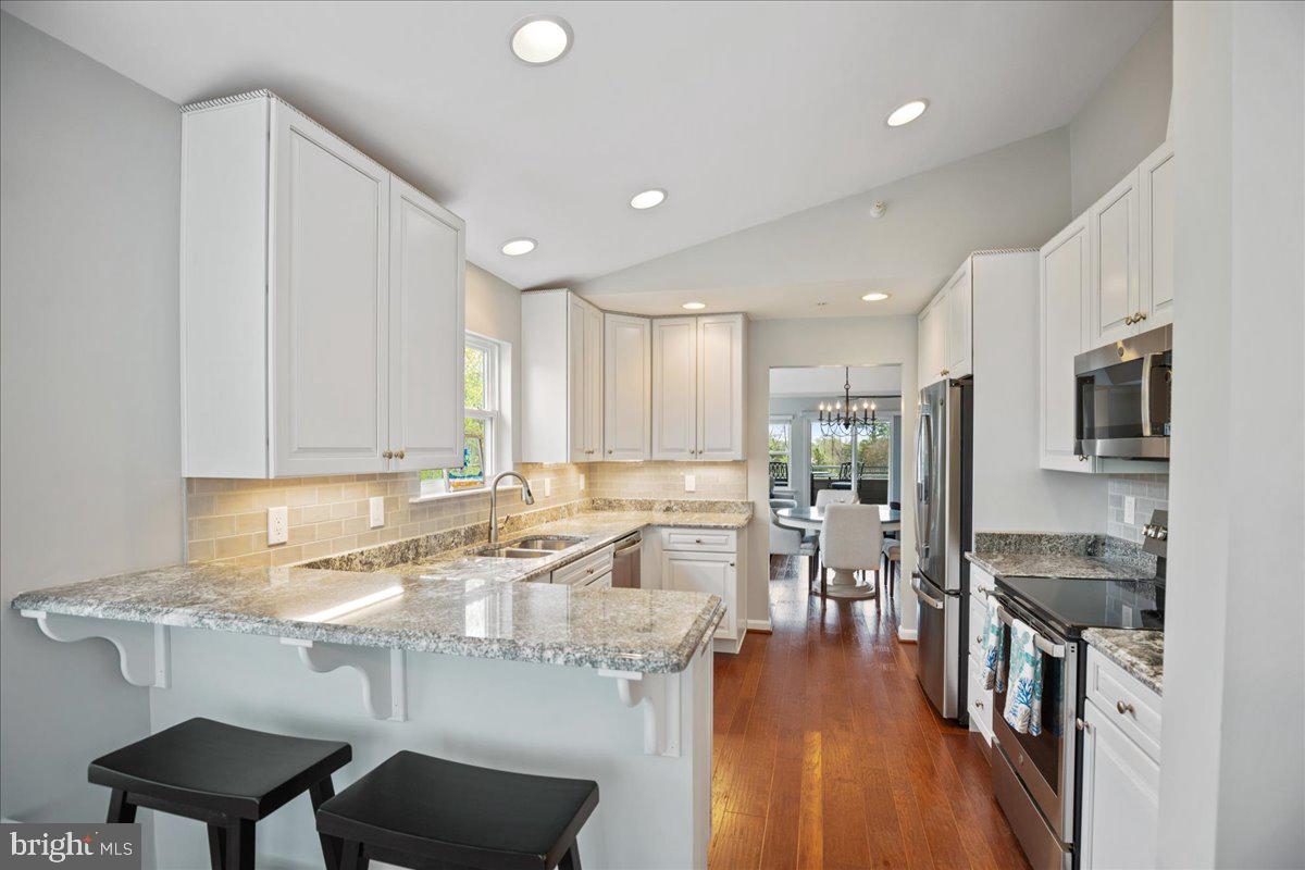 OYSTER BAY CONDOMINIUMS - Residential