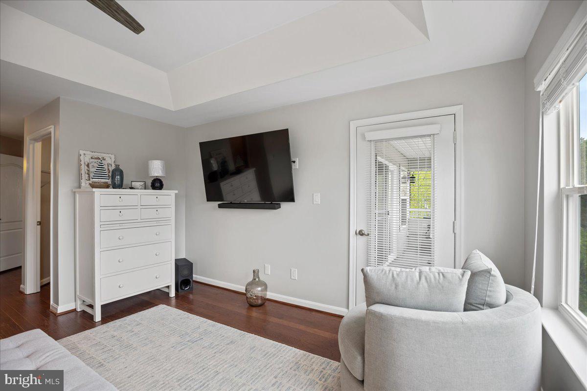 OYSTER BAY CONDOMINIUMS - Residential