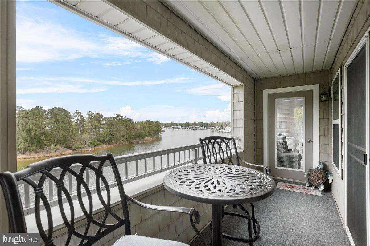 OYSTER BAY CONDOMINIUMS - Residential