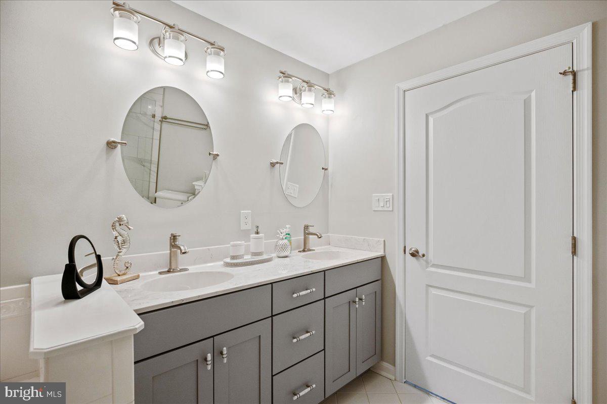 OYSTER BAY CONDOMINIUMS - Residential