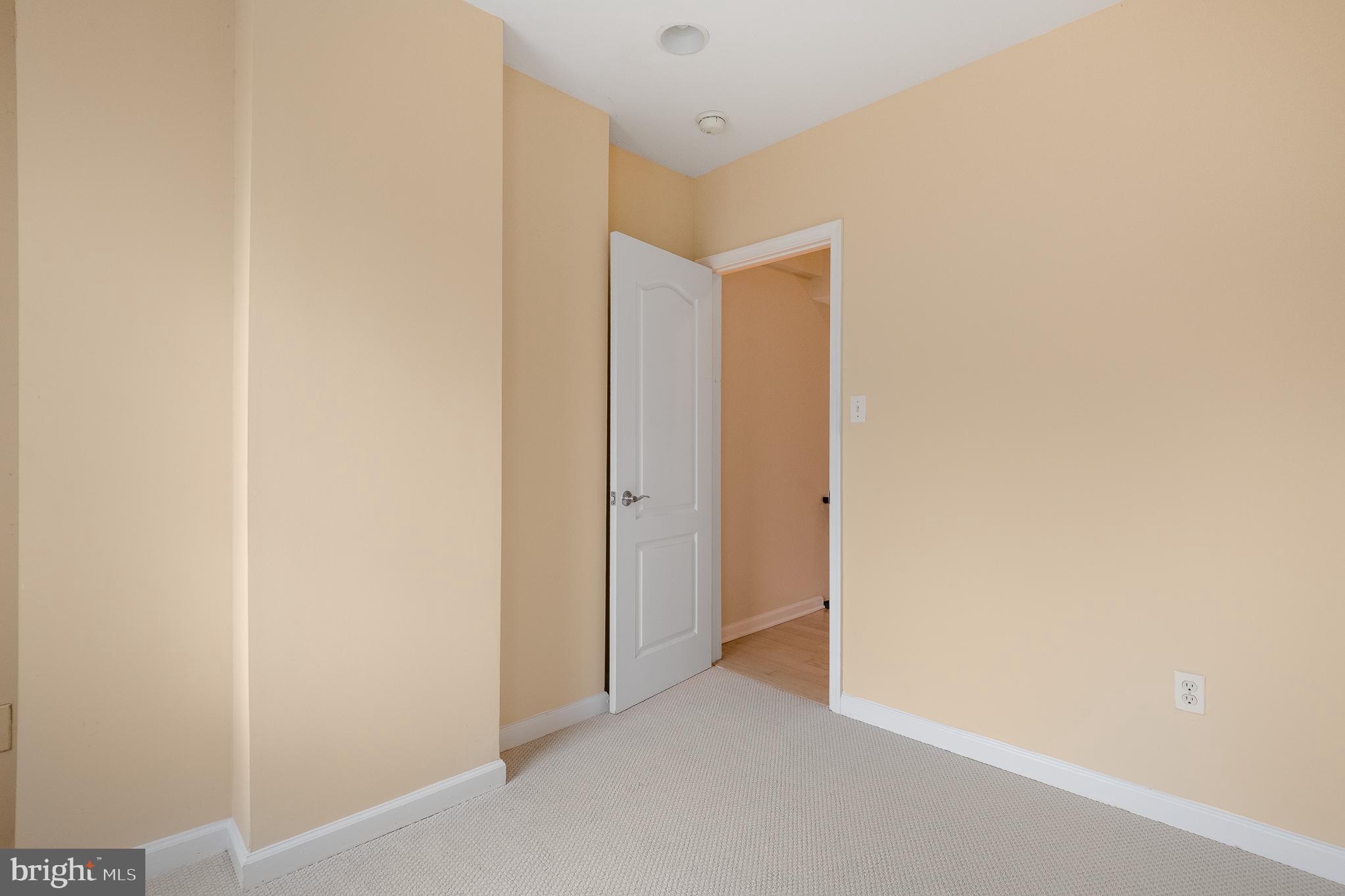 HOLLINS MARKET - Residential