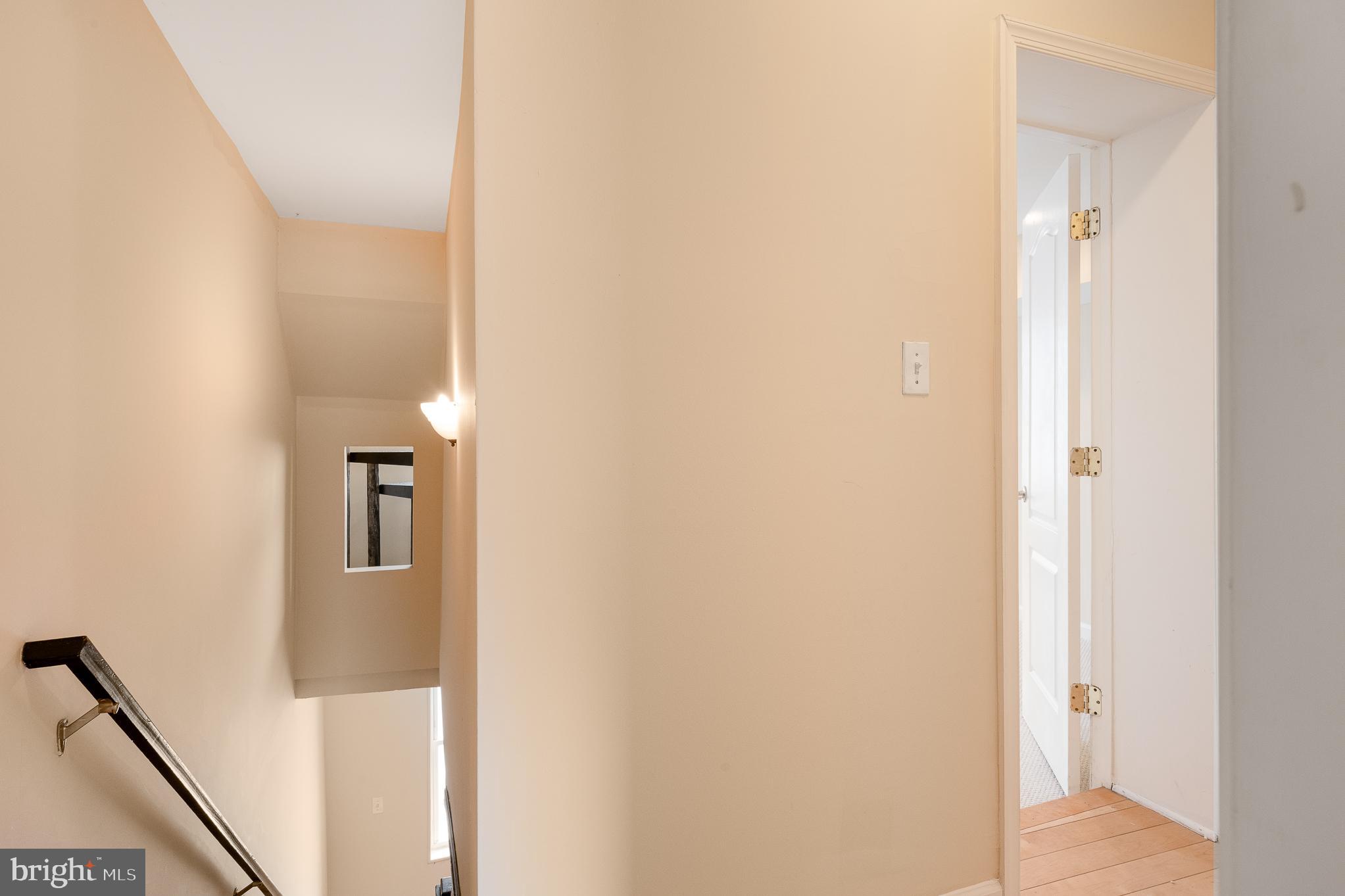 HOLLINS MARKET - Residential