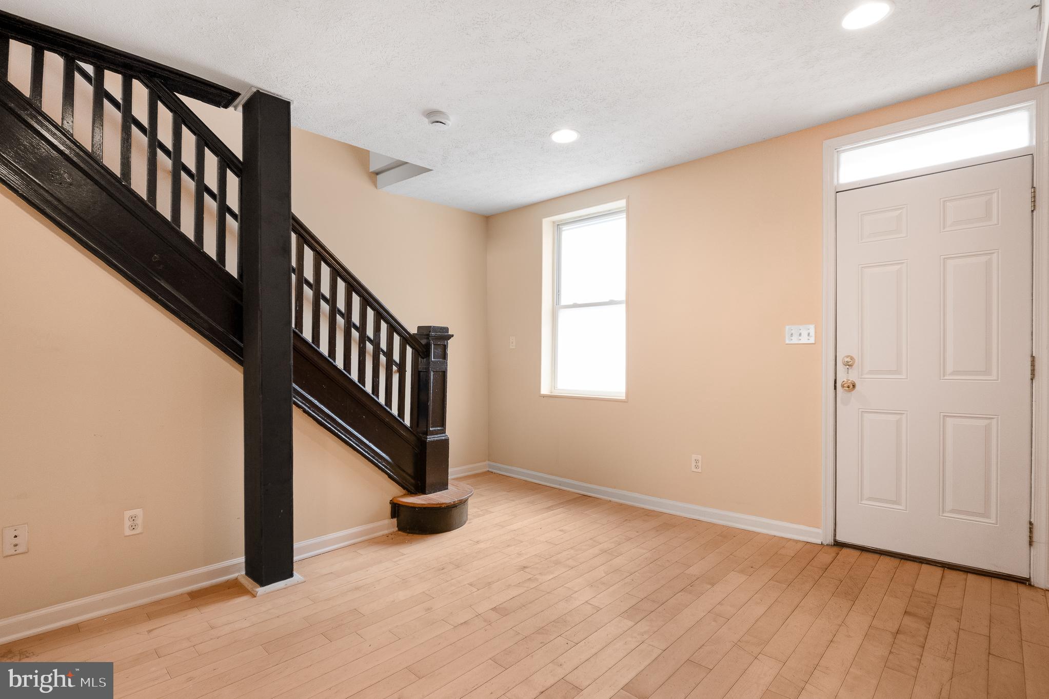 HOLLINS MARKET - Residential