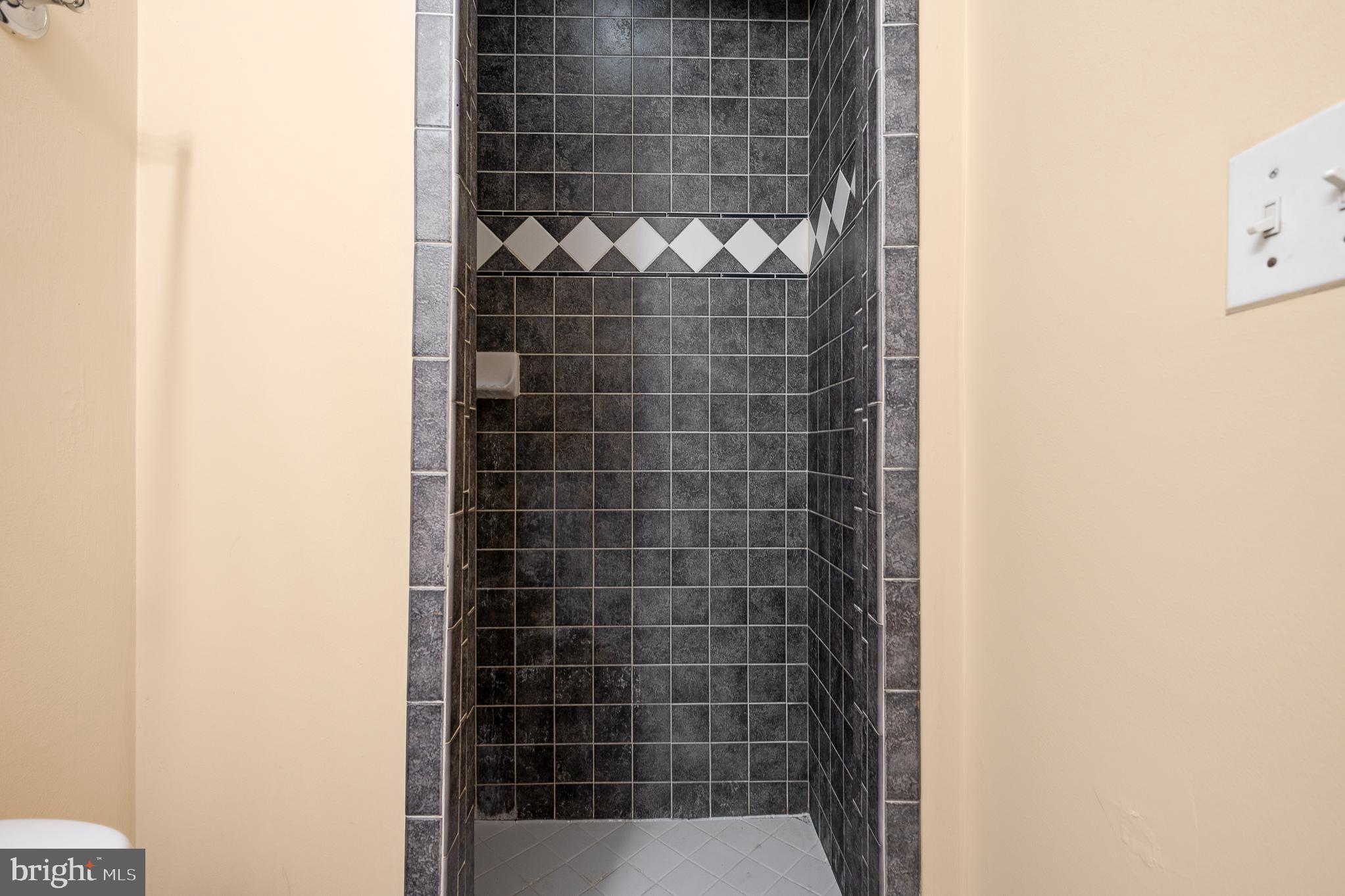 HOLLINS MARKET - Residential