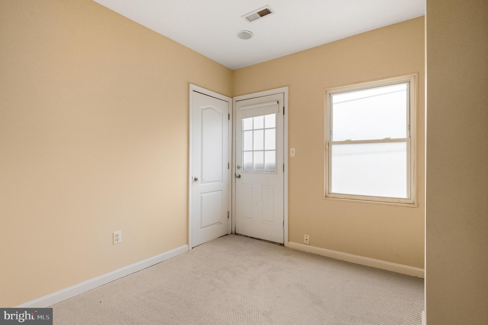 HOLLINS MARKET - Residential