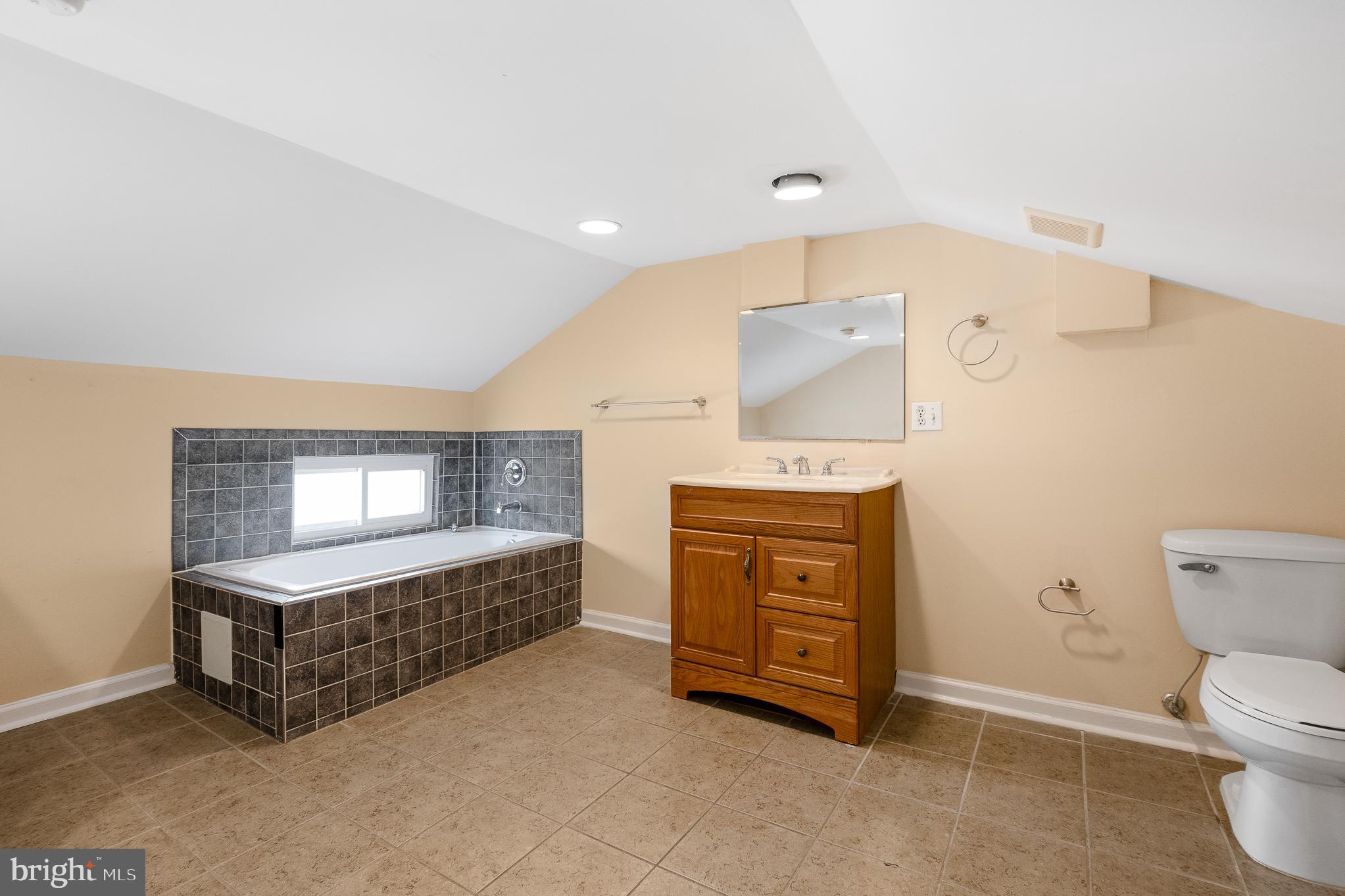 HOLLINS MARKET - Residential