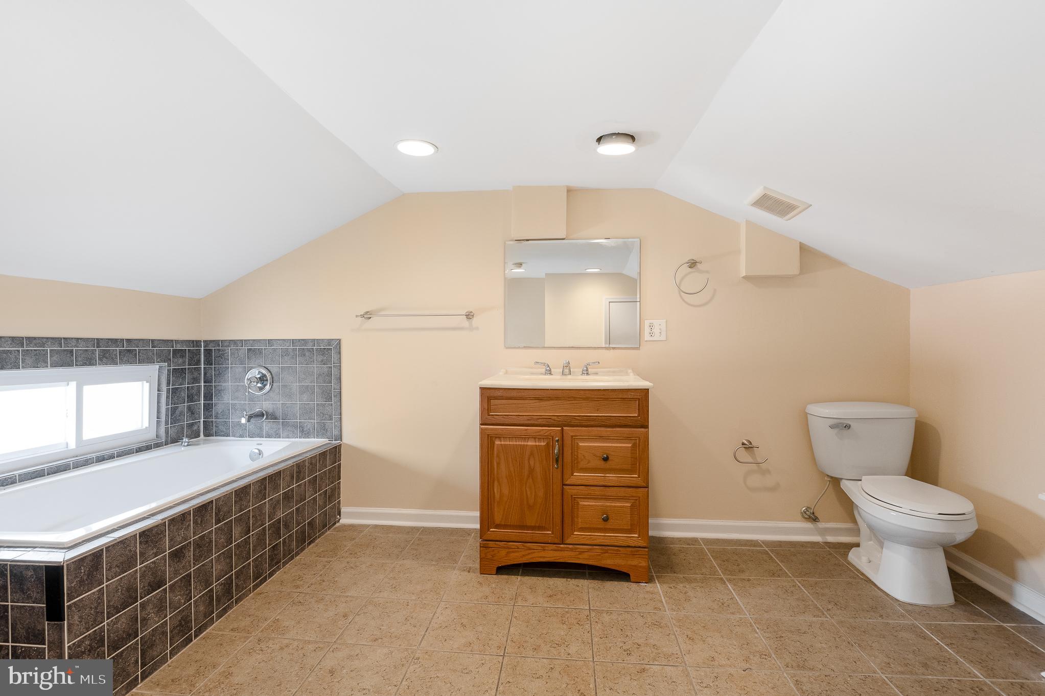 HOLLINS MARKET - Residential