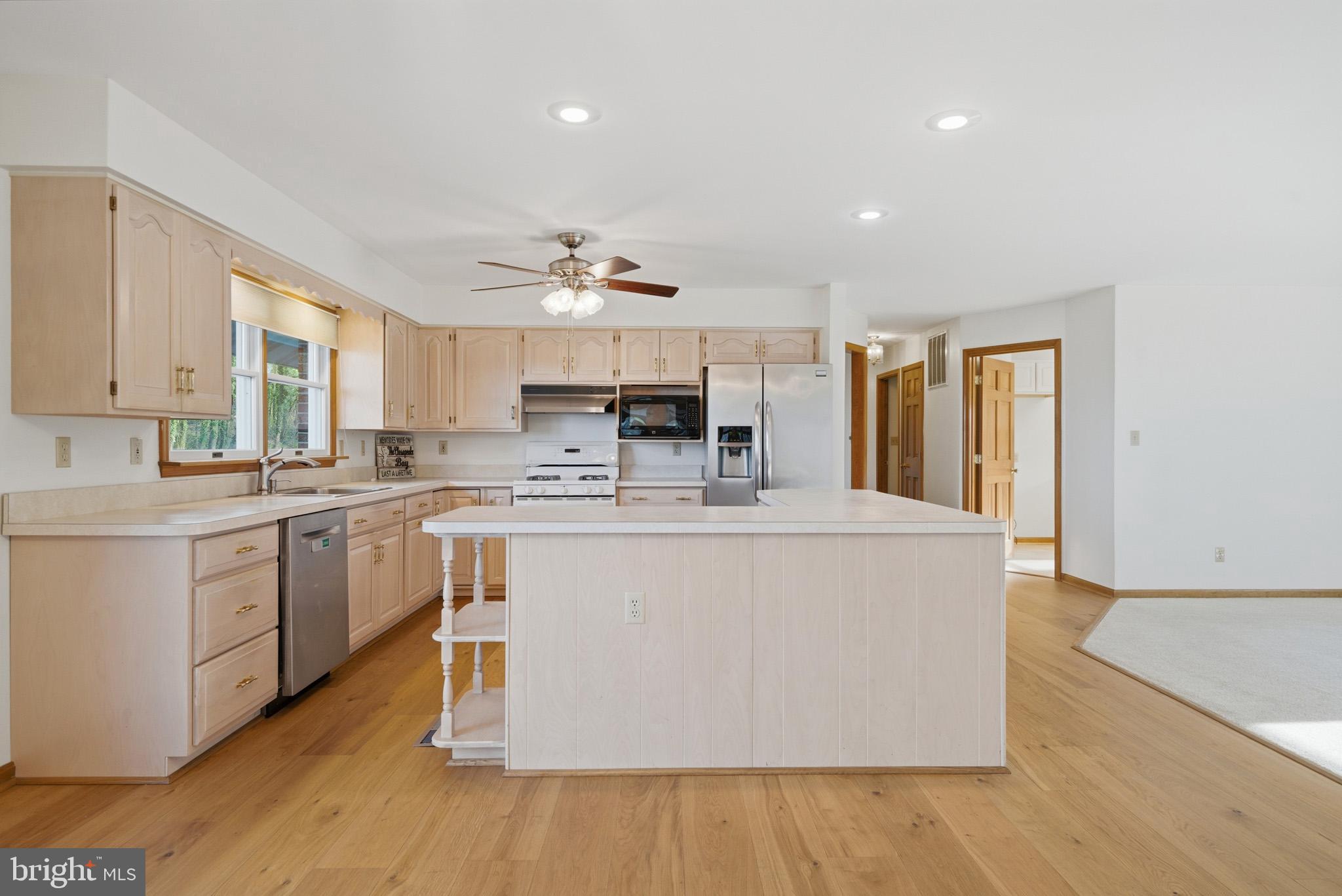 WESTERN SHORES - Residential