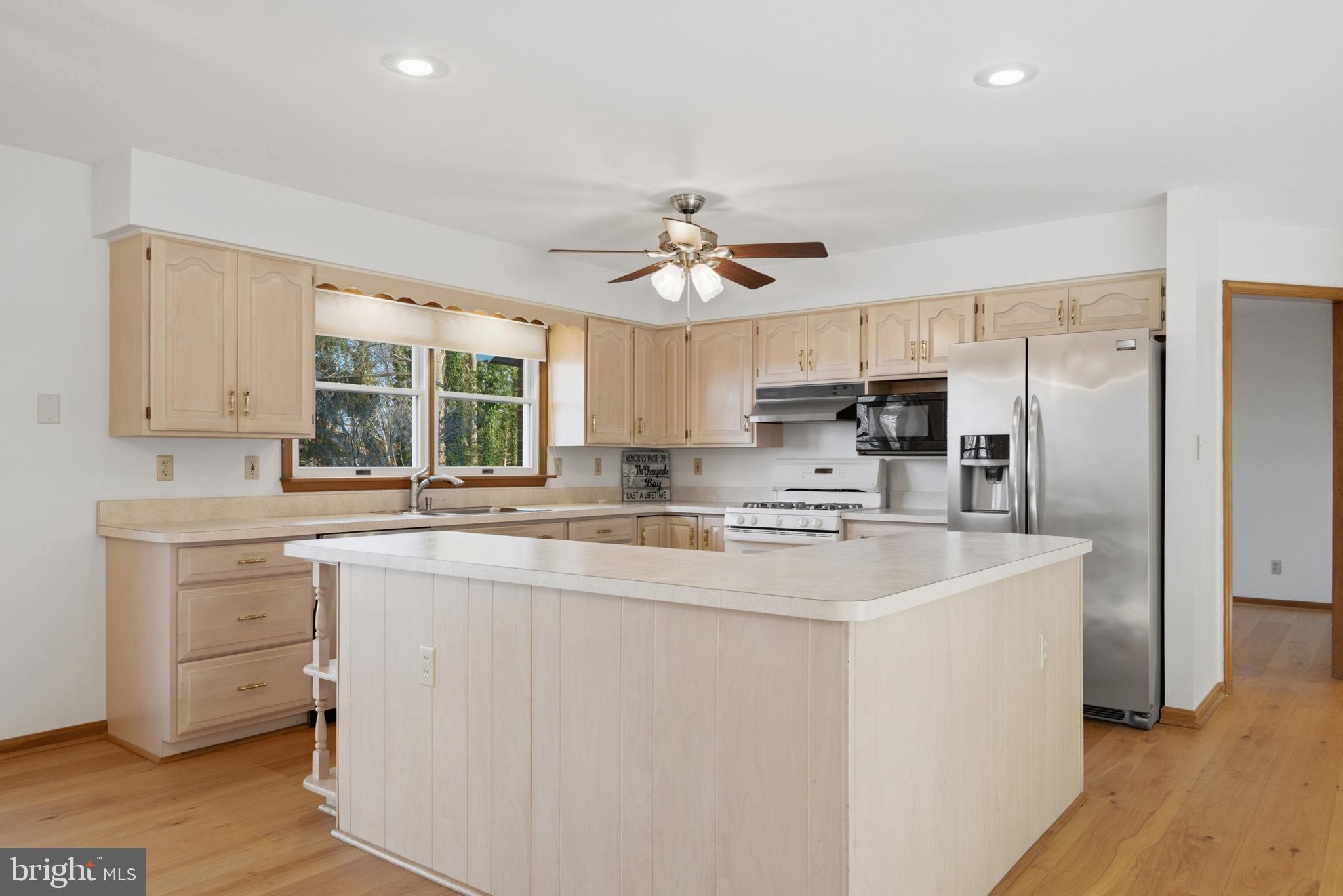 WESTERN SHORES - Residential