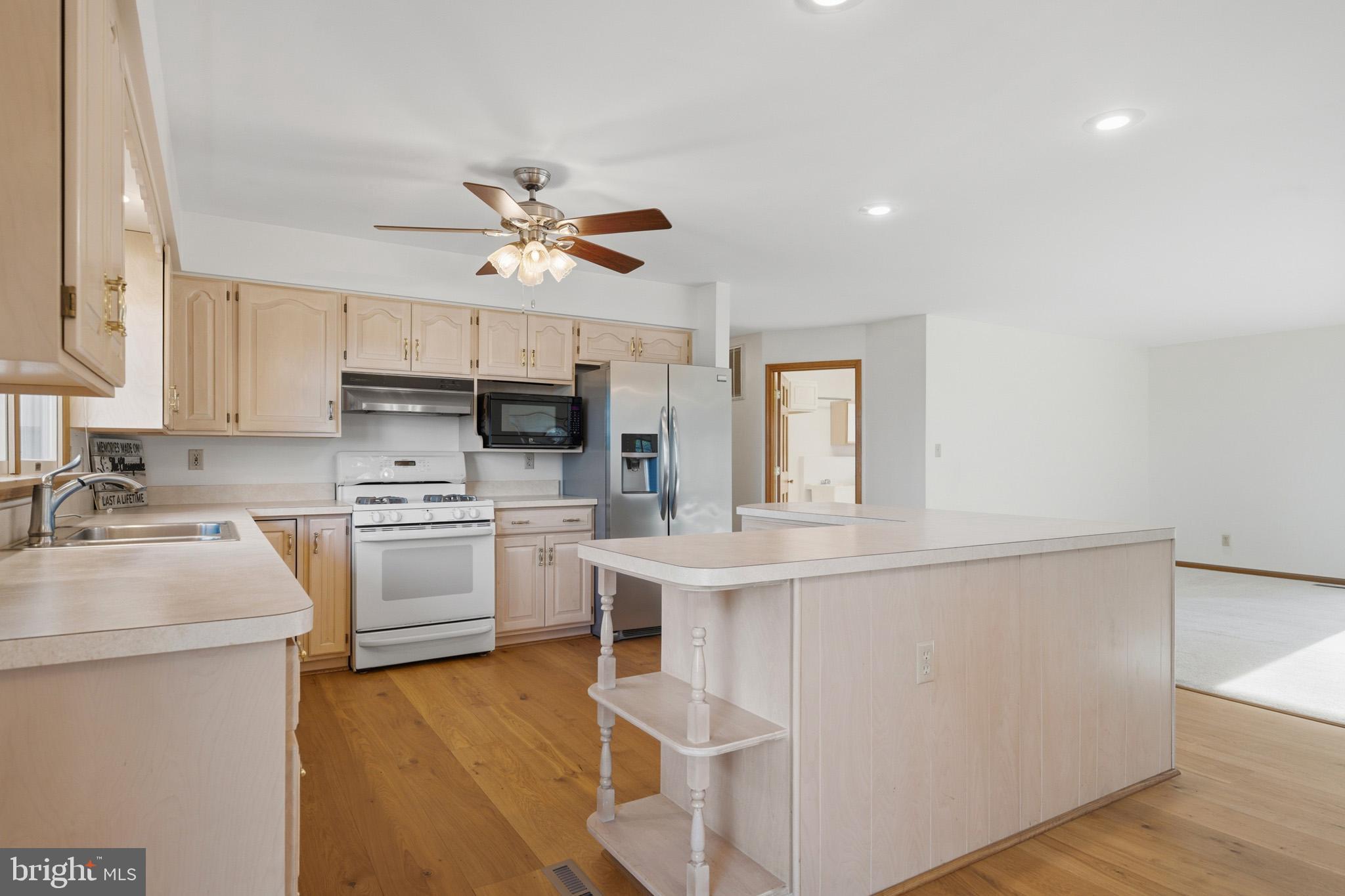 WESTERN SHORES - Residential