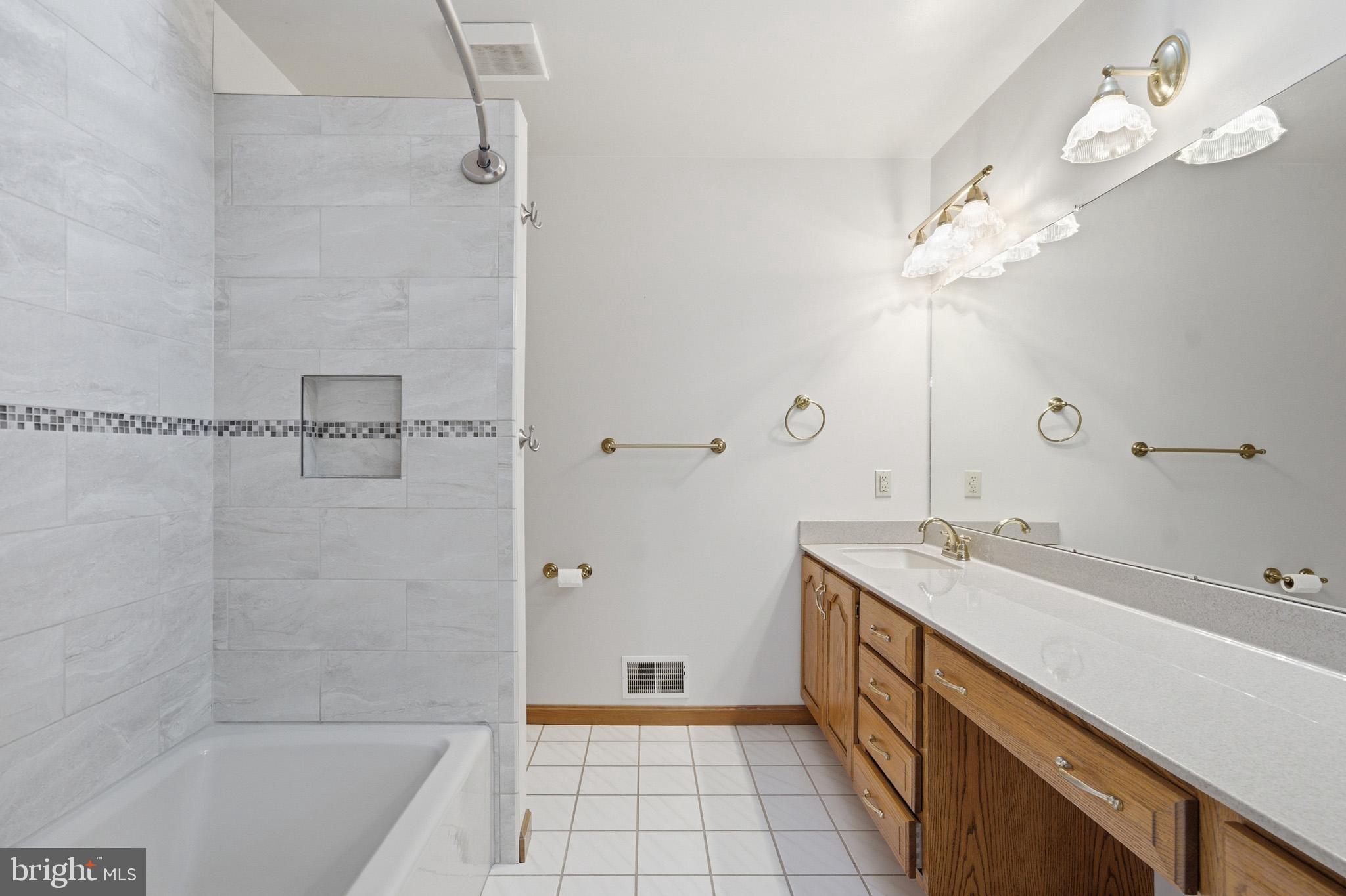 WESTERN SHORES - Residential