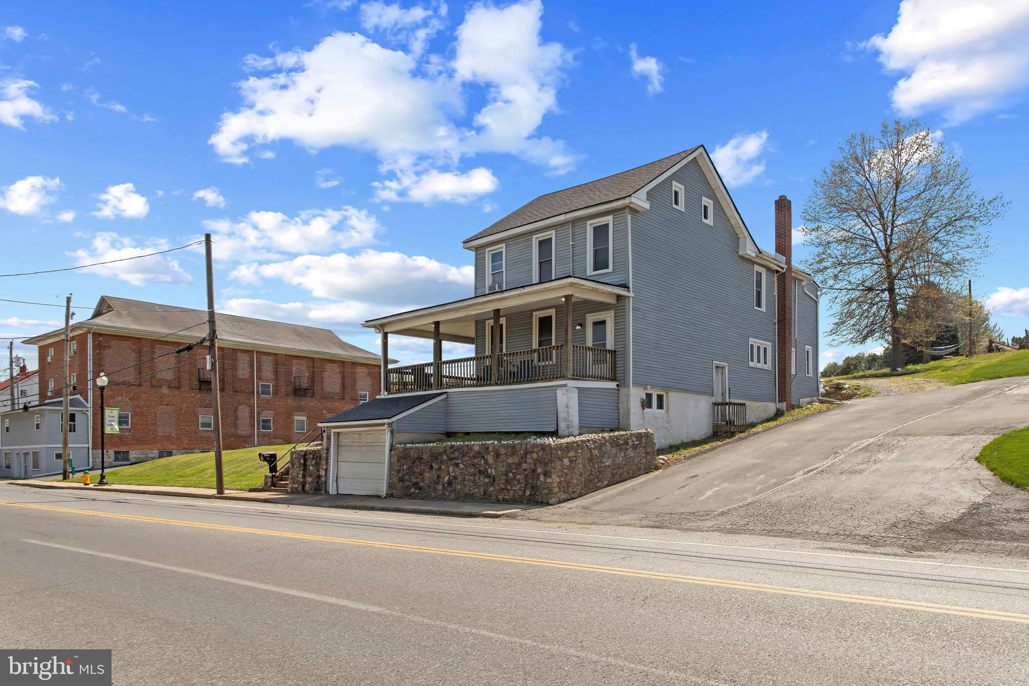 702 W MAIN STREET