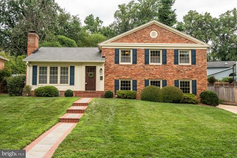 Photo of 6317 HAVILAND DR, BETHESDA, MD 20817 (MLS # MDMC2101612)
