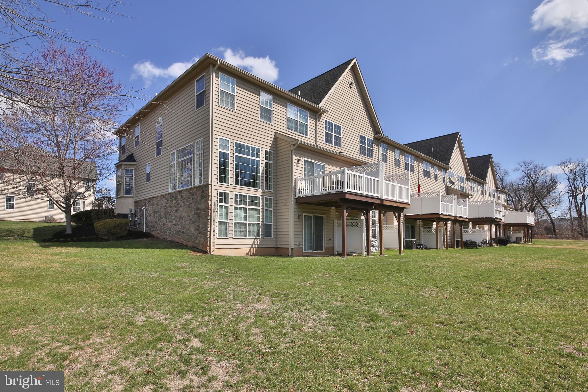 TH AT HERITAGE CNTR - Residential