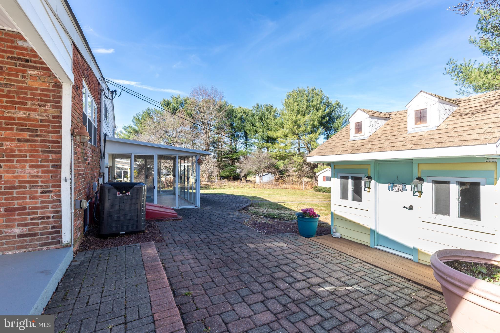 LONG MEADOWS - Residential