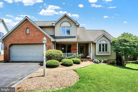 Photo of 934 HILLSIDE AVE, ELIZABETHTOWN, PA 17022 (MLS # PALA2038082)