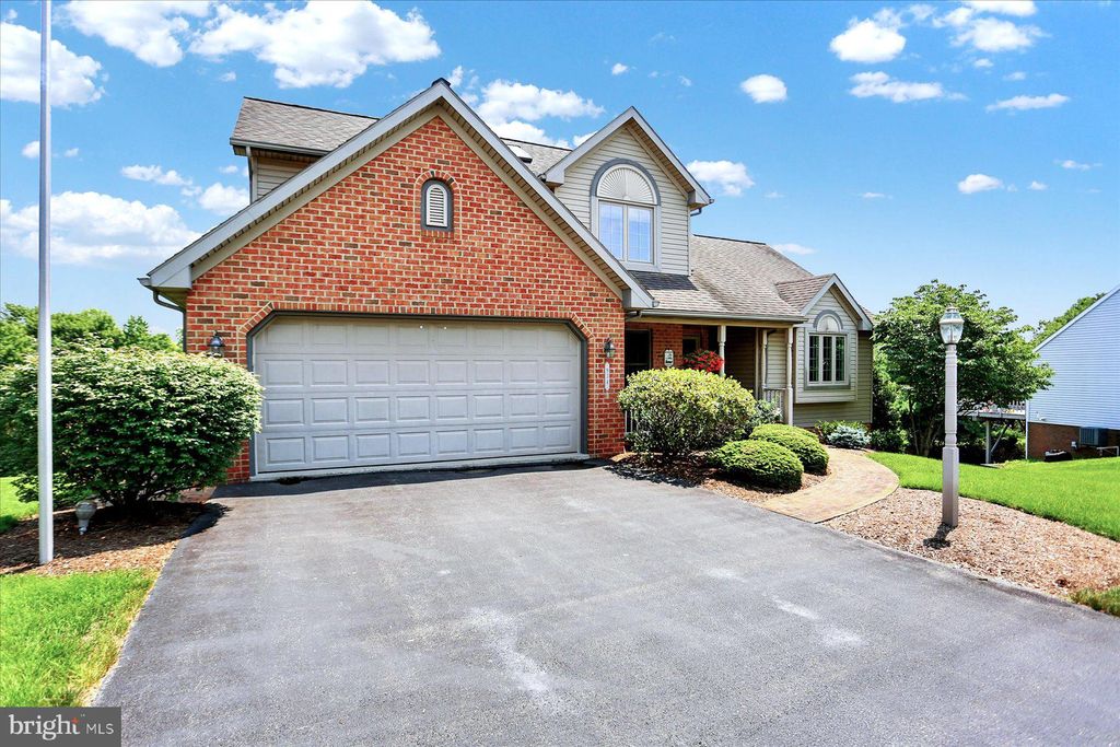 Photo of 934 HILLSIDE AVE, ELIZABETHTOWN, PA 17022 (MLS # PALA2038082)